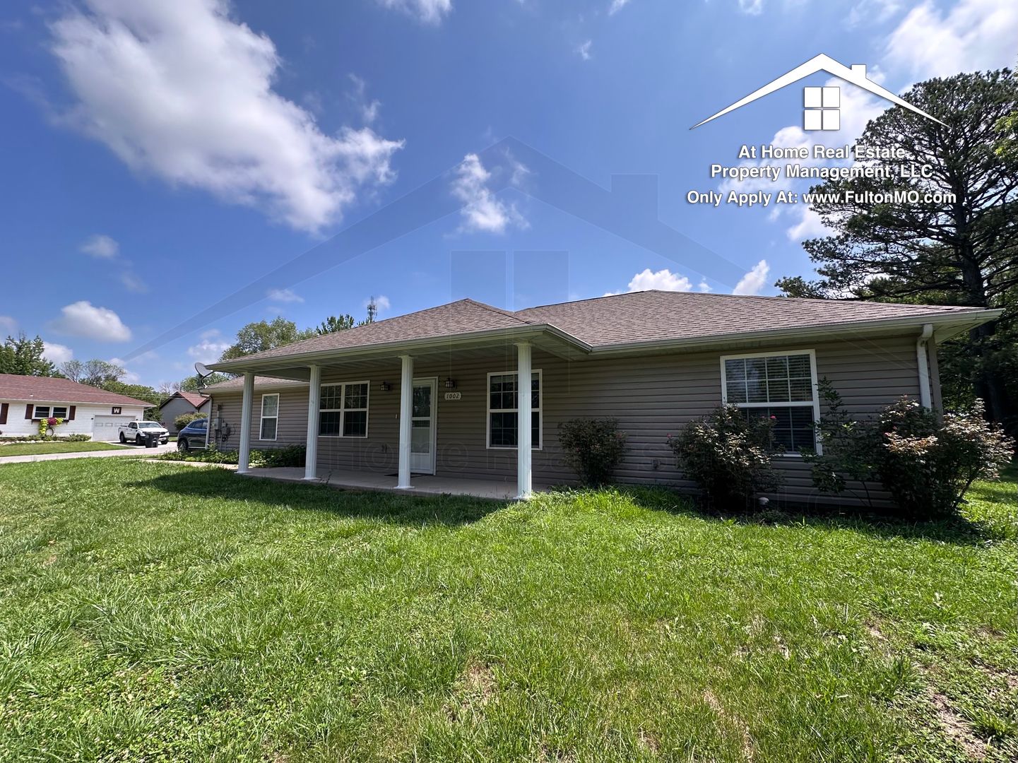Fulton House: 1002 Cote Sans Dessein Road