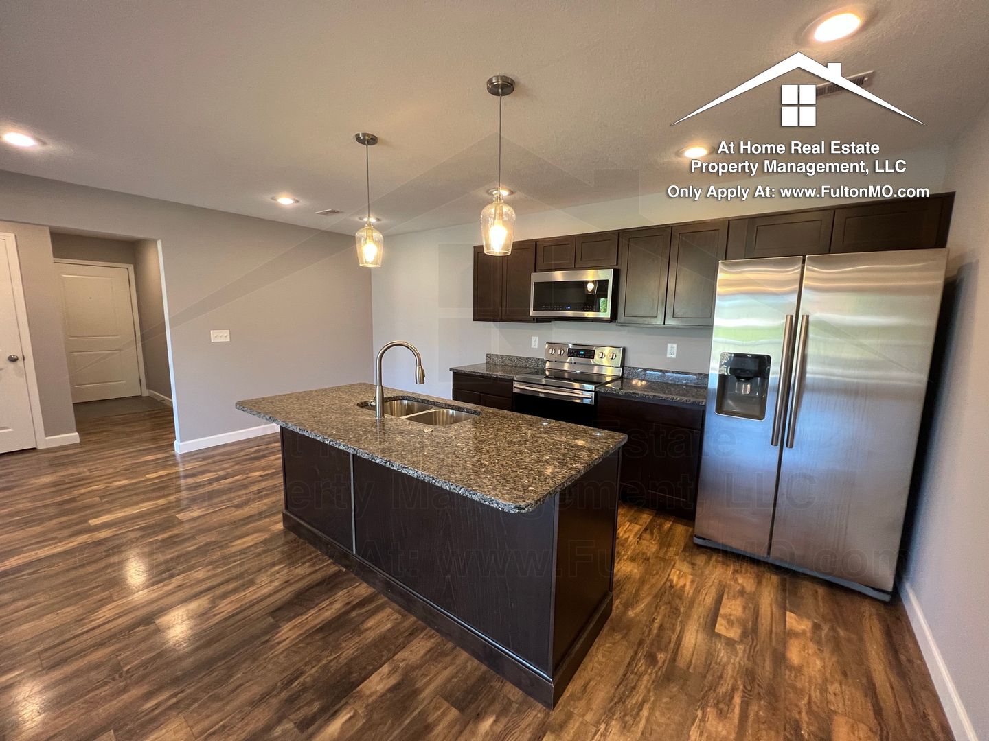 Fulton Apartment: 301 East Saint Eunice Road