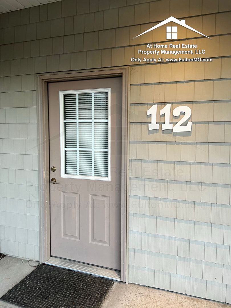 Fulton Apartment: 2606 North Bluff Street