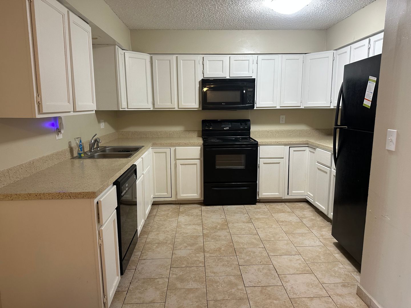 Mission Apartment: 5708 Outlook