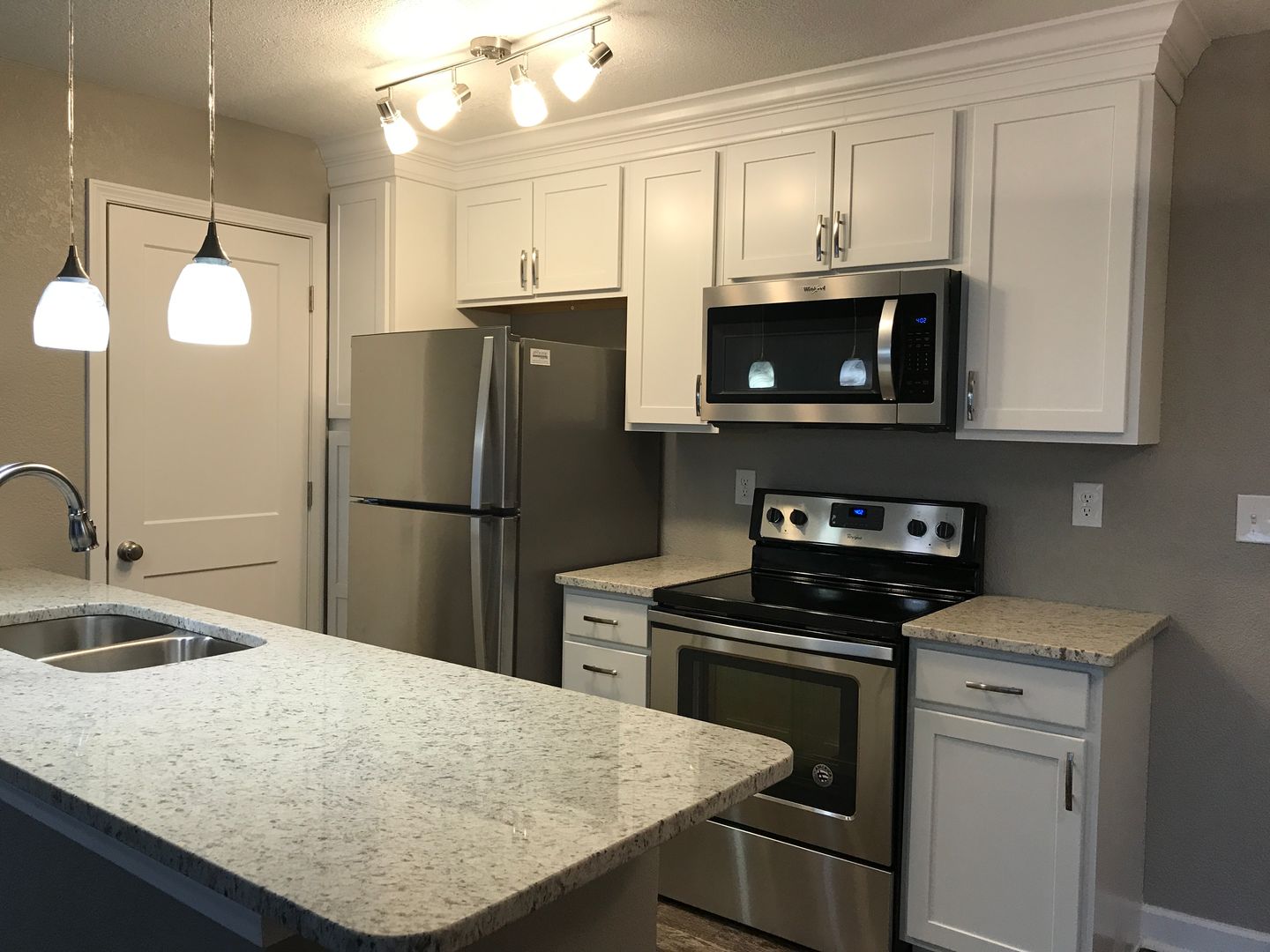 Shawnee Apartment: 11115 W 64th Terrace