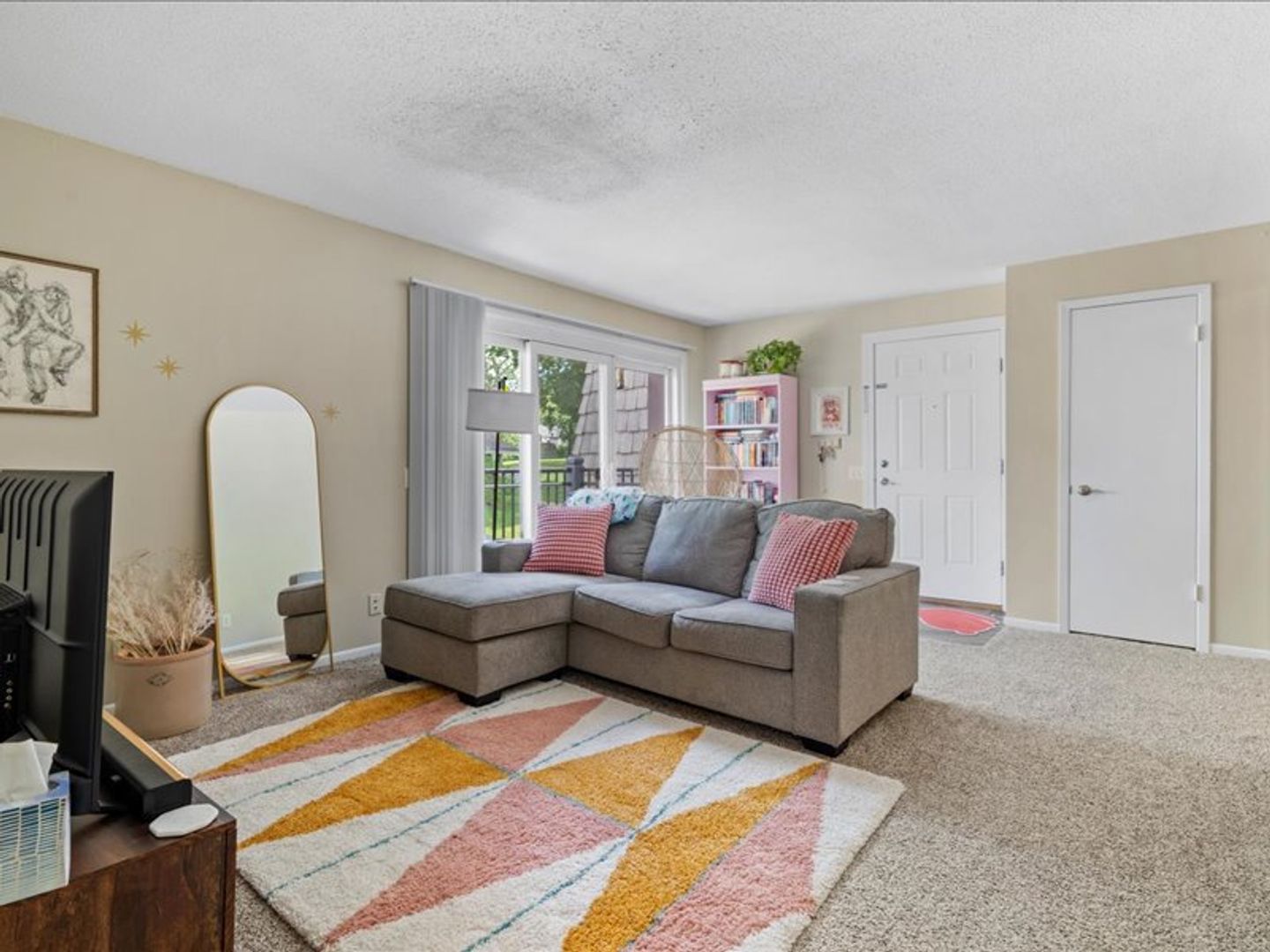 Mission Apartment: 5920 Reeds Rd