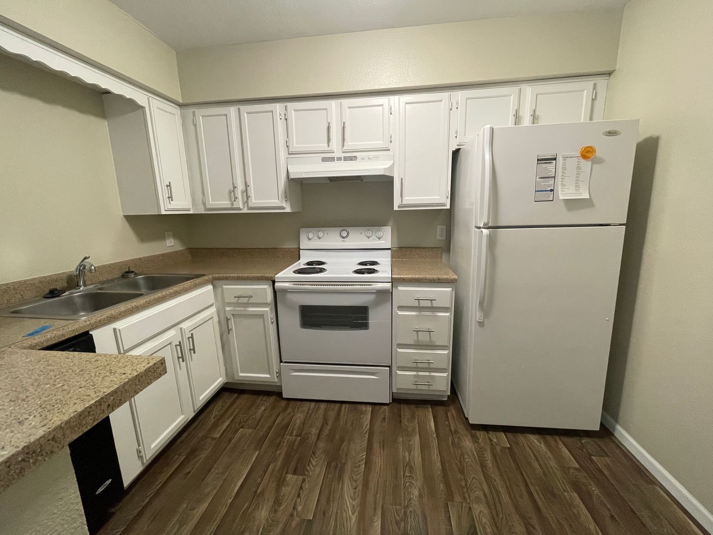 Overland Park Apartment: 7620 Shawnee Mission Pkwy