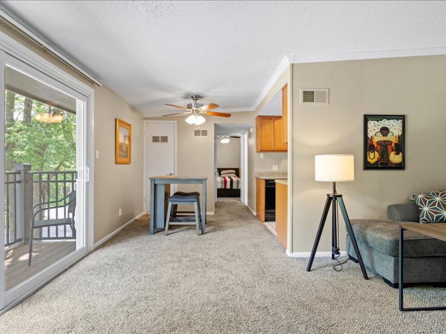 Mission Apartment: 5720 Martway St