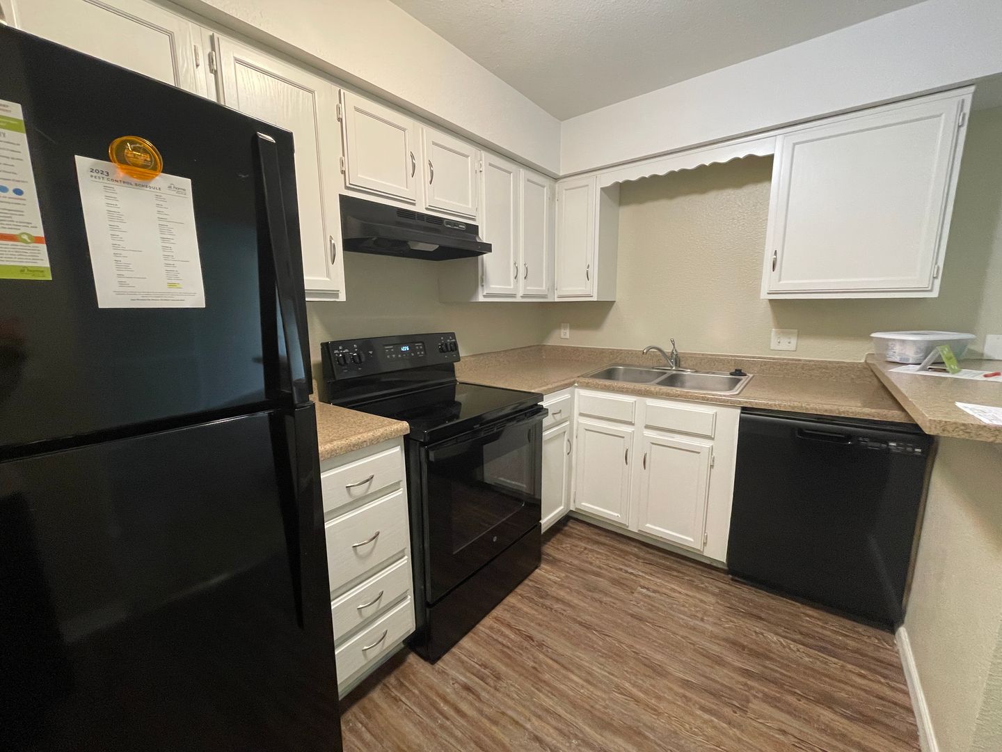 Overland Park Apartment: 7620 Shawnee Mission Pkwy