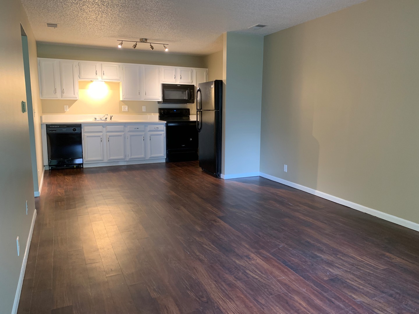 Mission Apartment: 5939 Outlook St