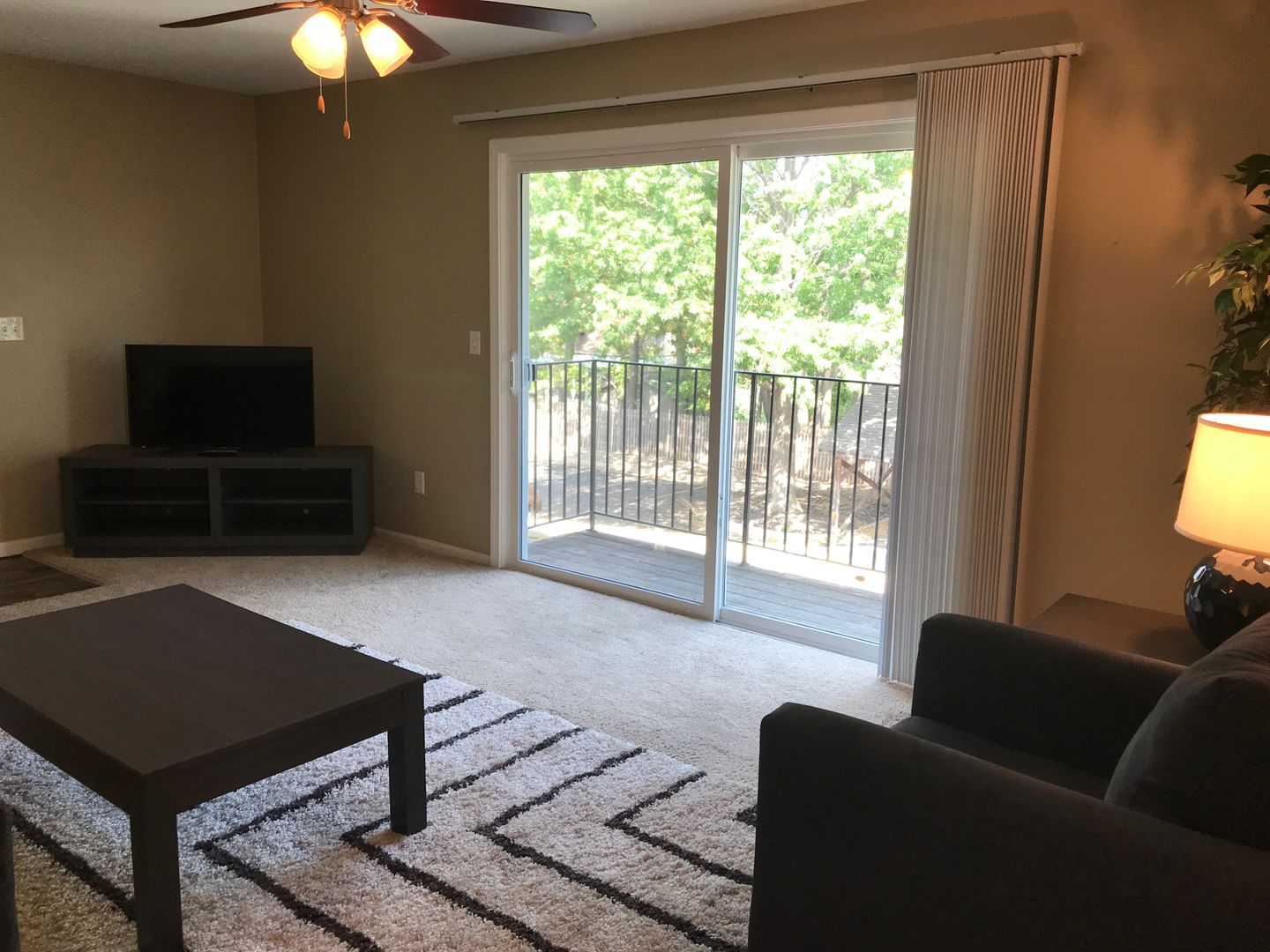 Overland Park Apartment: 7620 Shawnee Mission Pkwy