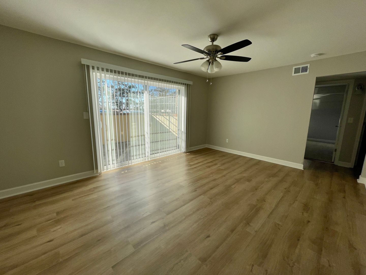 Mission Apartment: 5708 Outlook