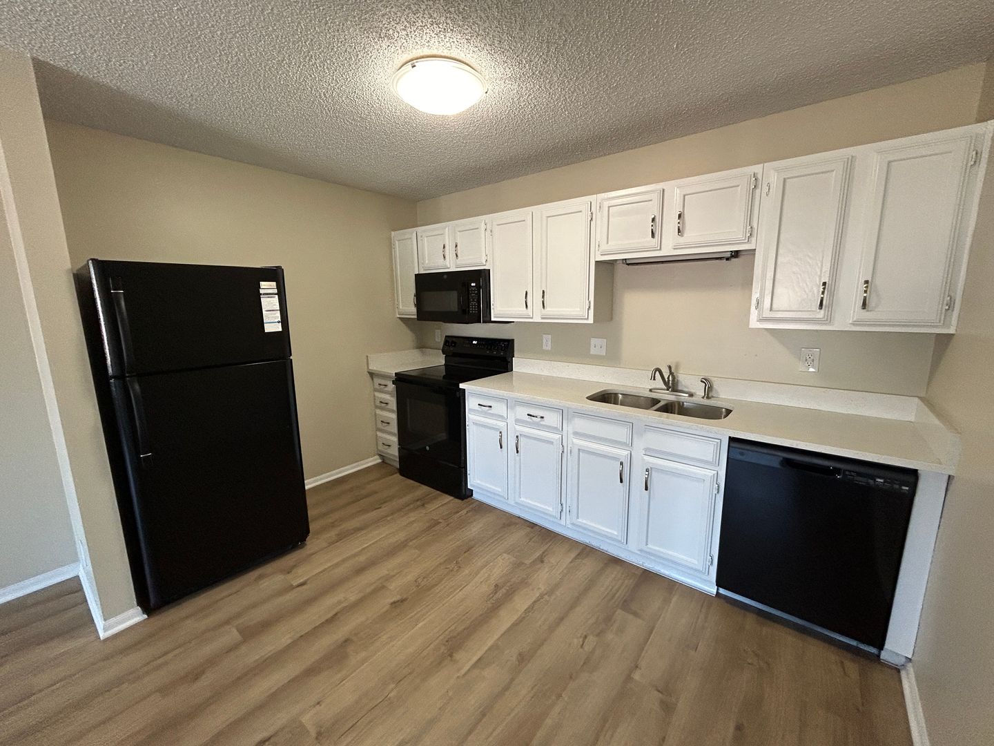 Mission Apartment: 5939 Outlook St