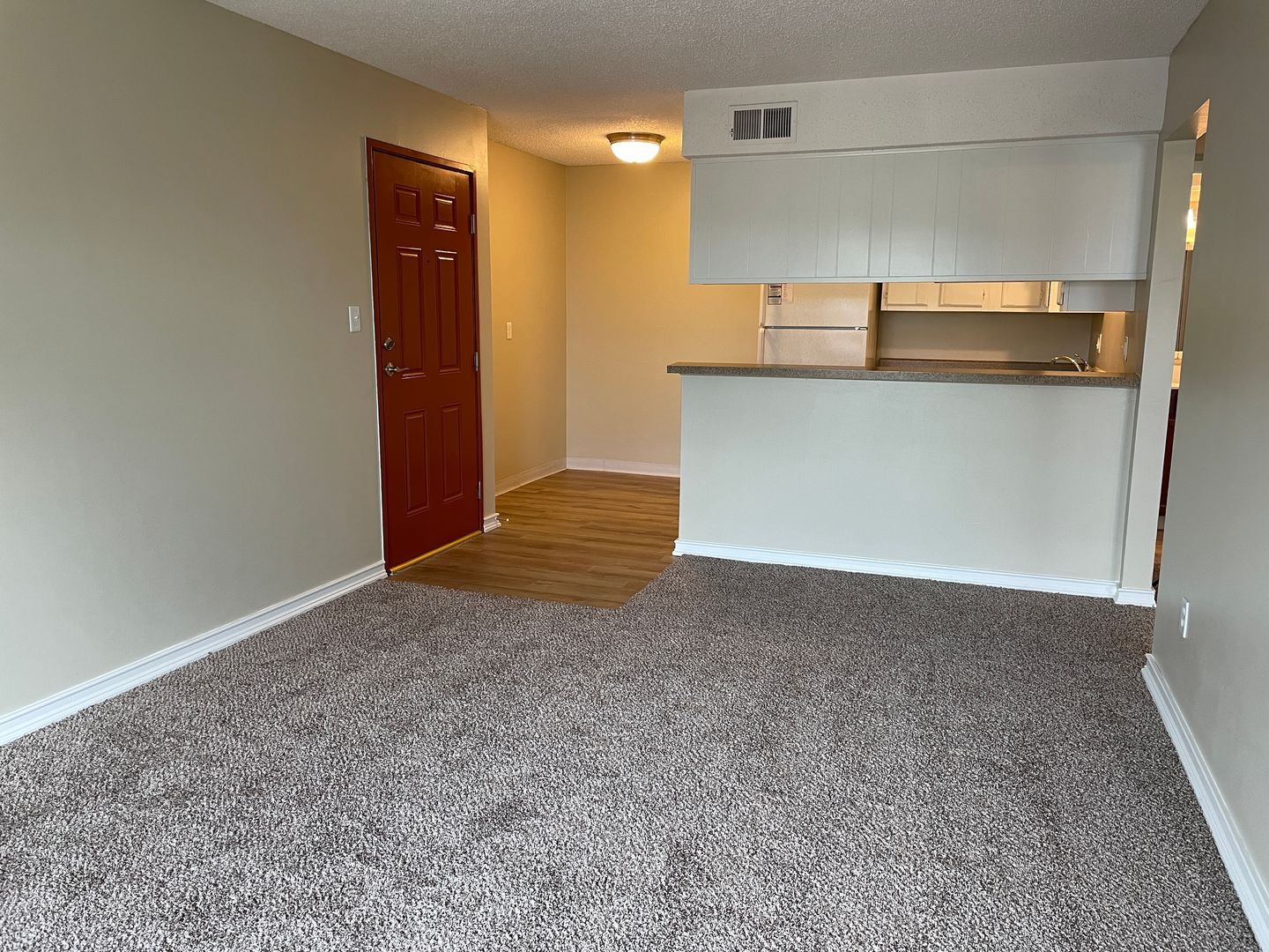 Mission Apartment: 5907 Reeds Rd