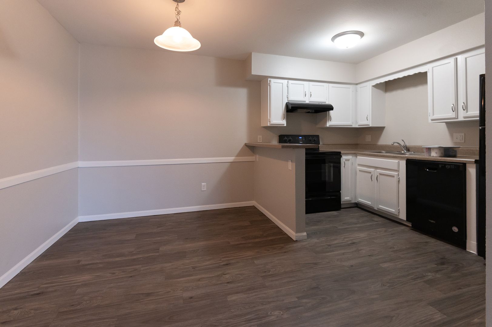 Overland Park Apartment: 7620 Shawnee Mission Pkwy