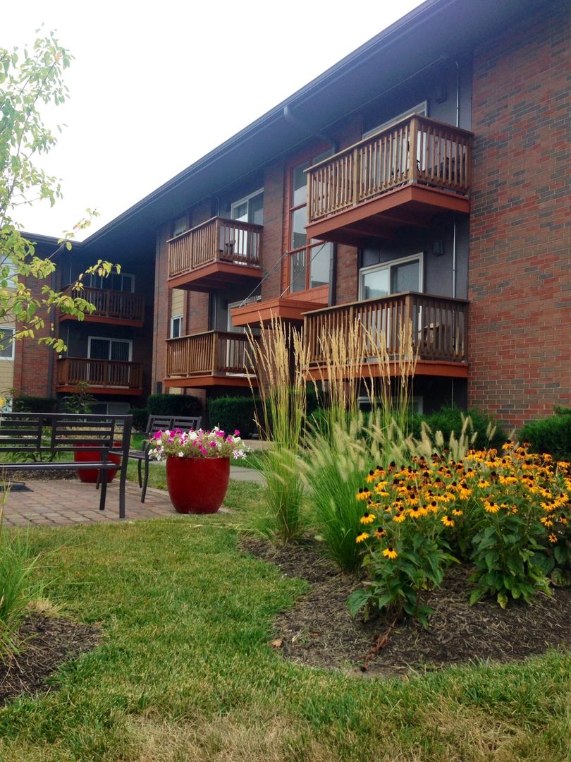 Merriam Apartment: 6216 Slater