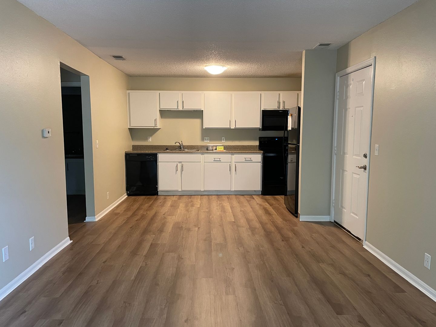 Mission Apartment: 5939 Outlook St