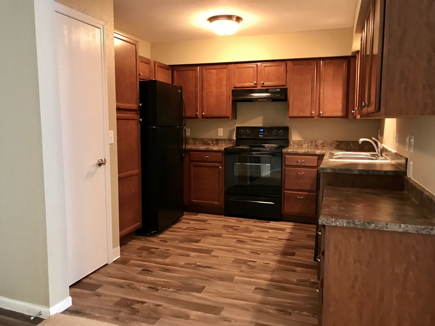 Overland Park Apartment: 7620 Shawnee Mission Pkwy