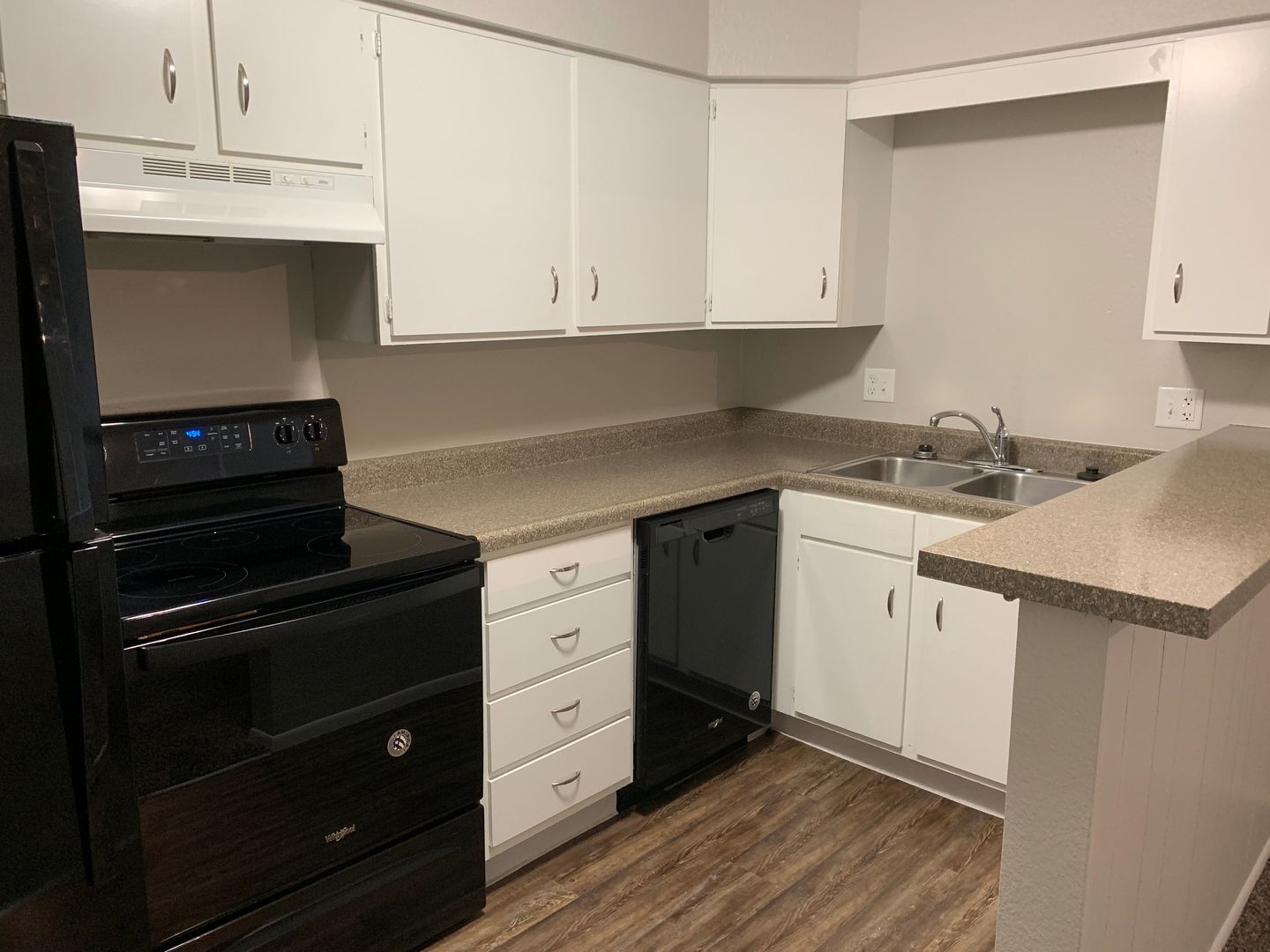 Overland Park Apartment: 7620 Shawnee Mission Pkwy