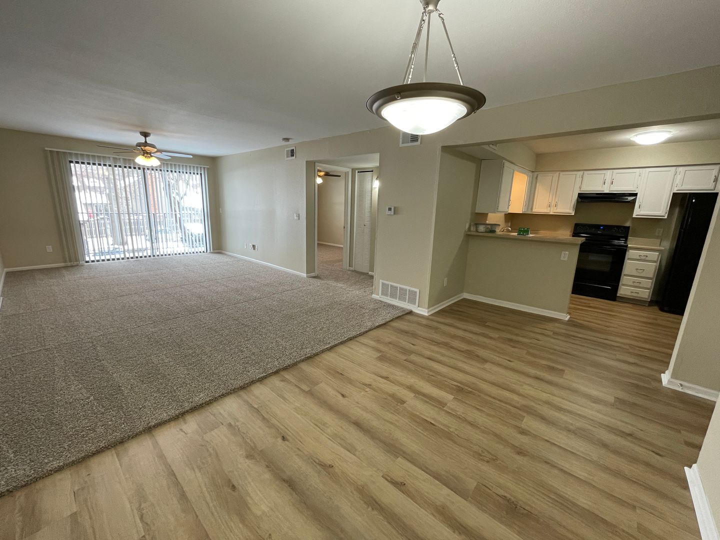 Overland Park Apartment: 7620 Shawnee Mission Pkwy