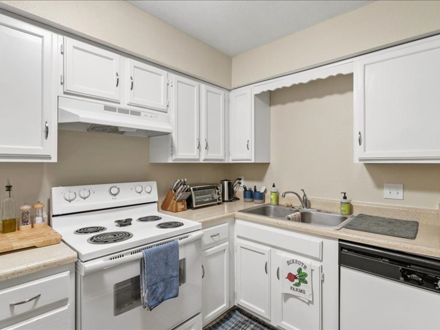 Overland Park Apartment: 7620 Shawnee Mission Pkwy