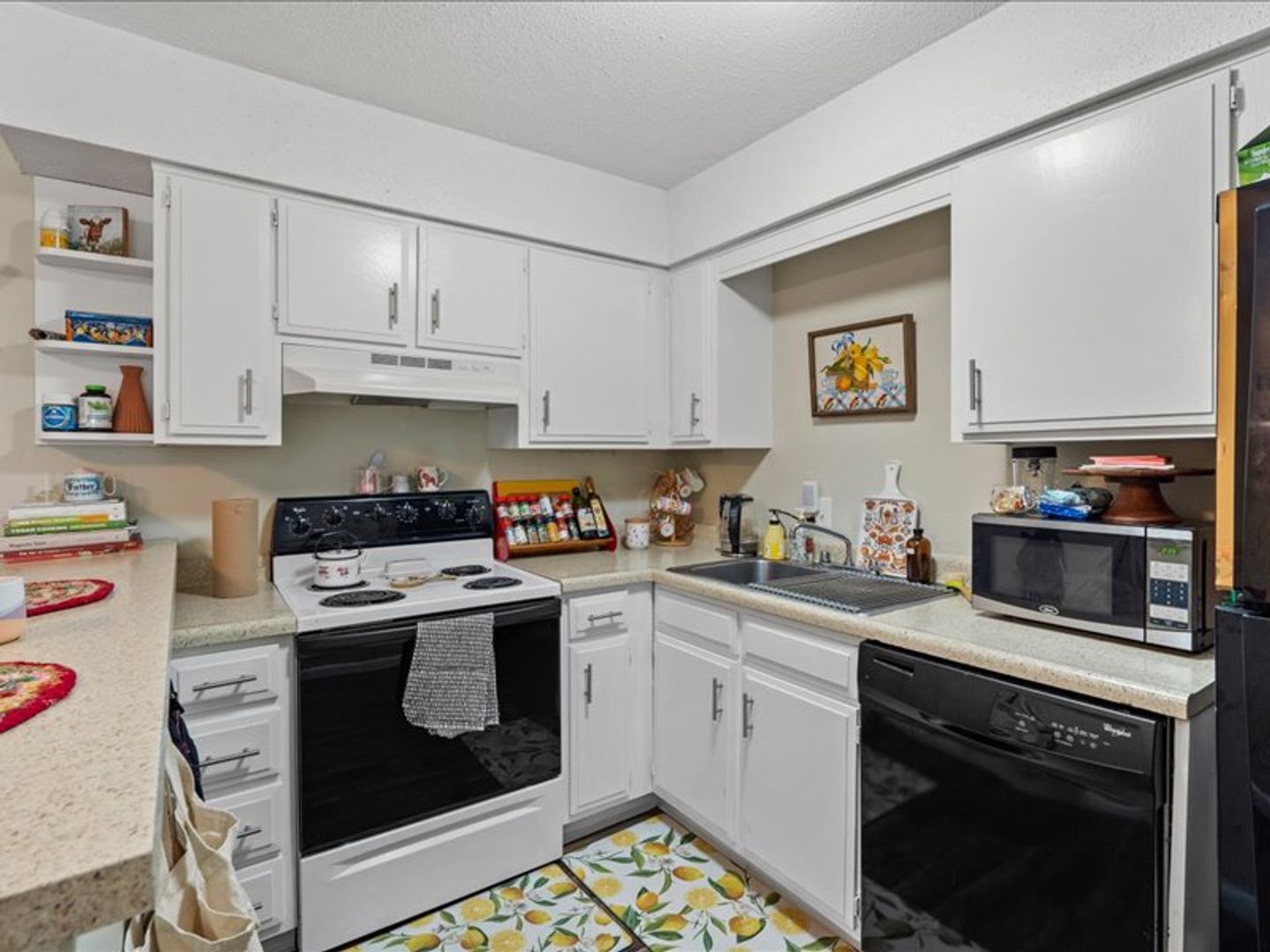 Mission Apartment: 5920 Reeds Rd