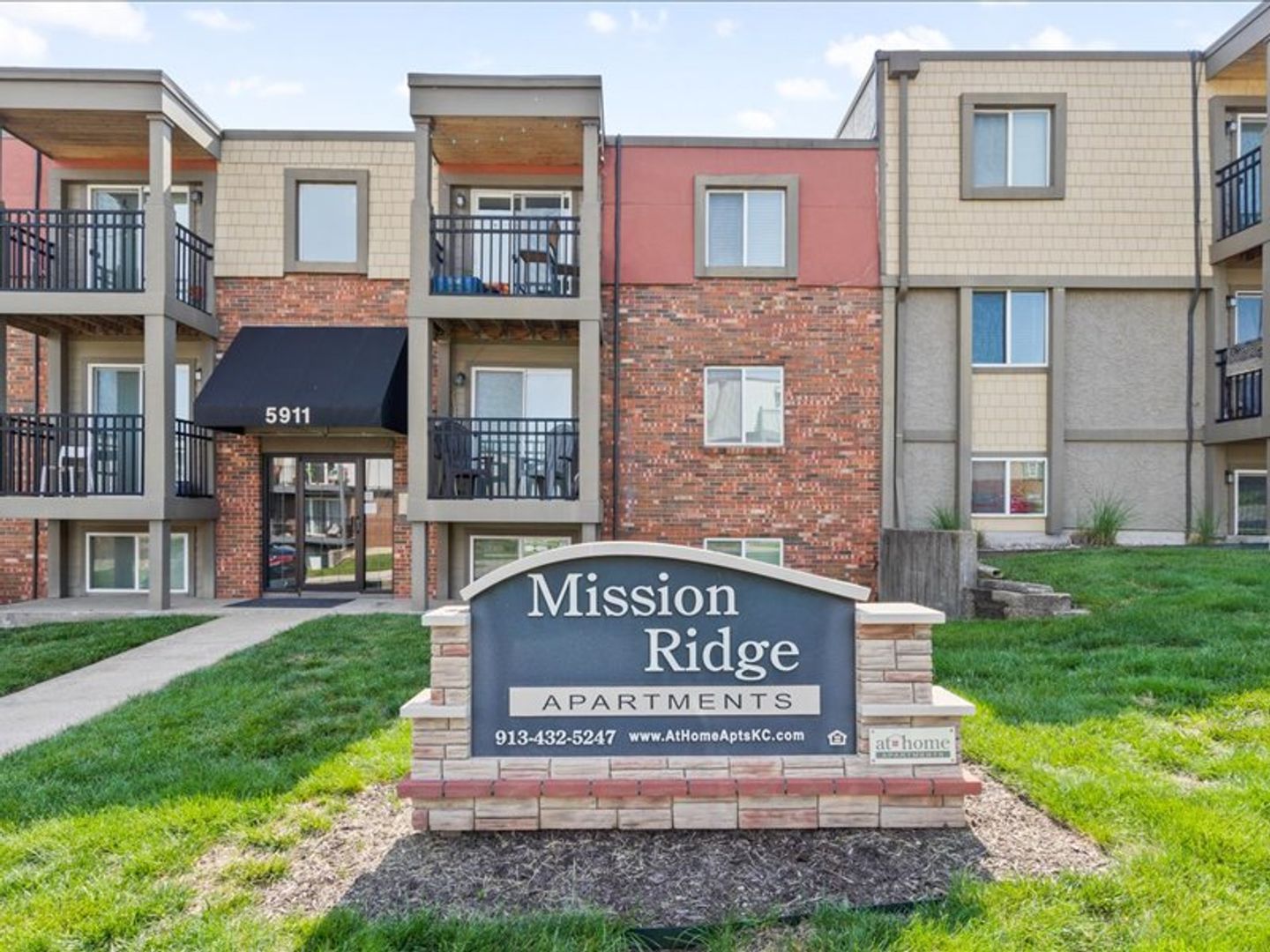 Mission Apartment: 5907 Reeds Rd
