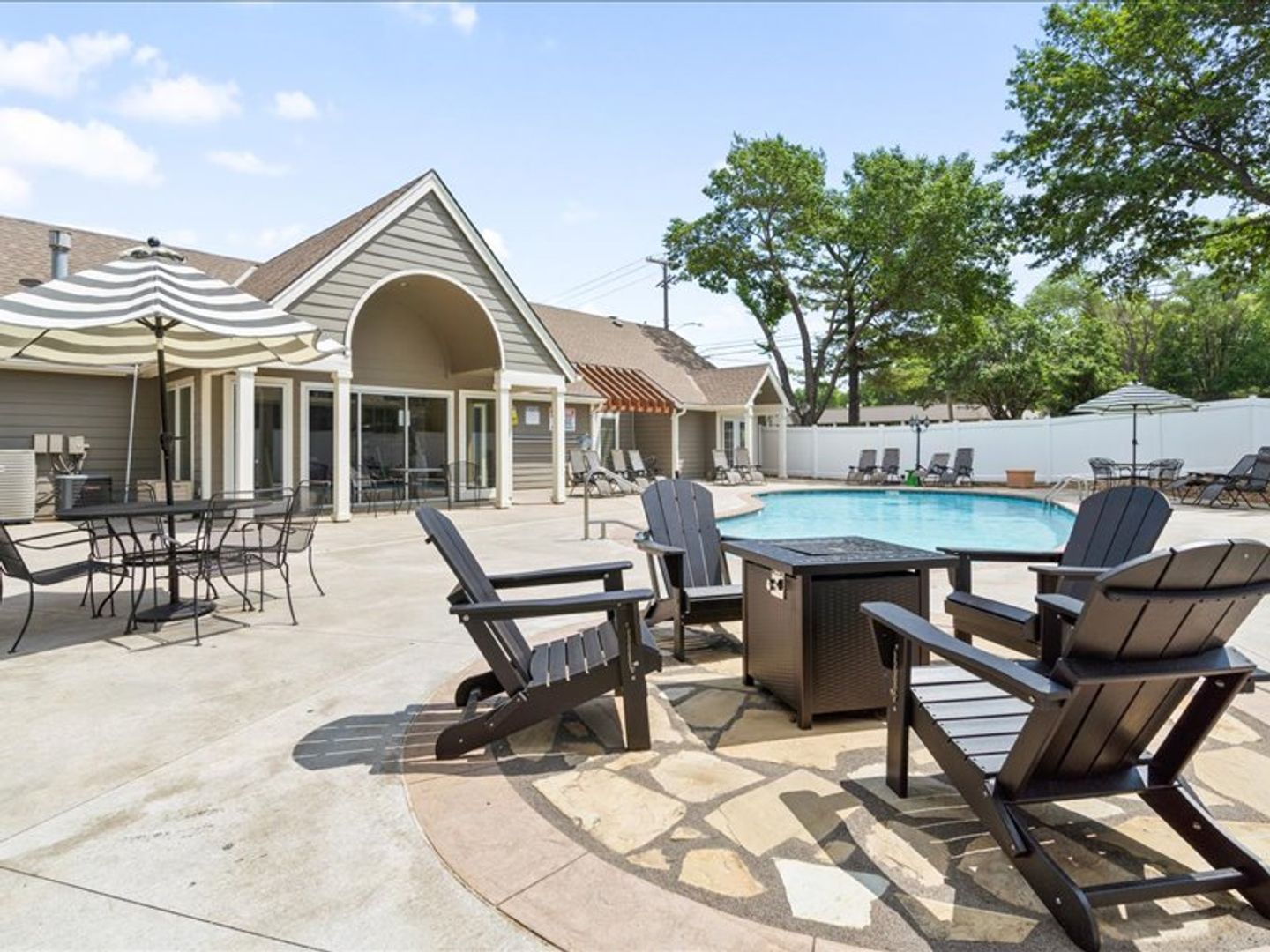 Shawnee Apartment: 11115 W 64th Terrace