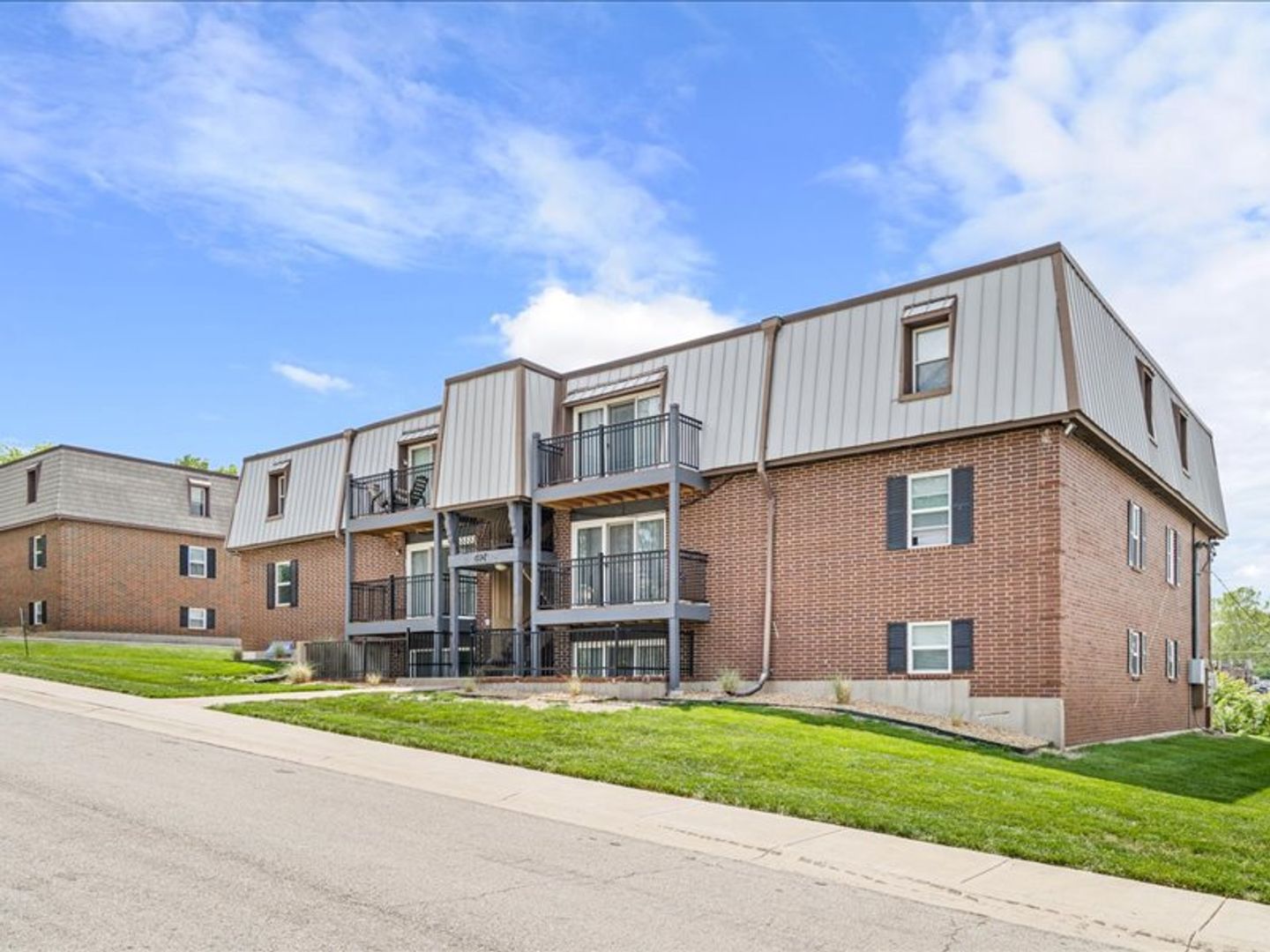Mission Apartment: 5920 Reeds Rd