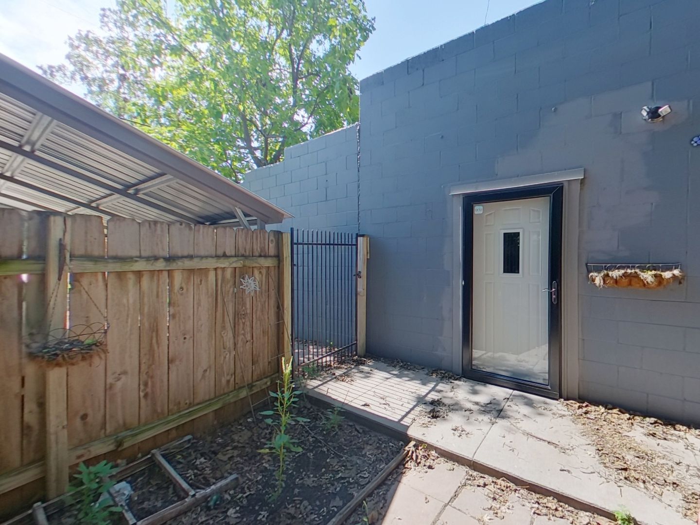 Wichita Apartment: 1927 W McCormick