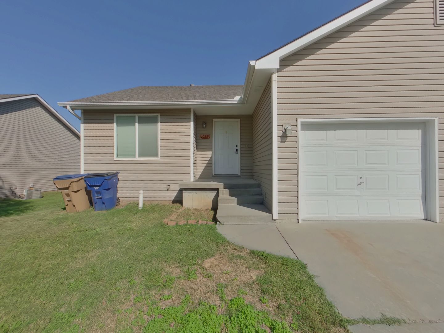 Andover House: 1022 West Clyde Street