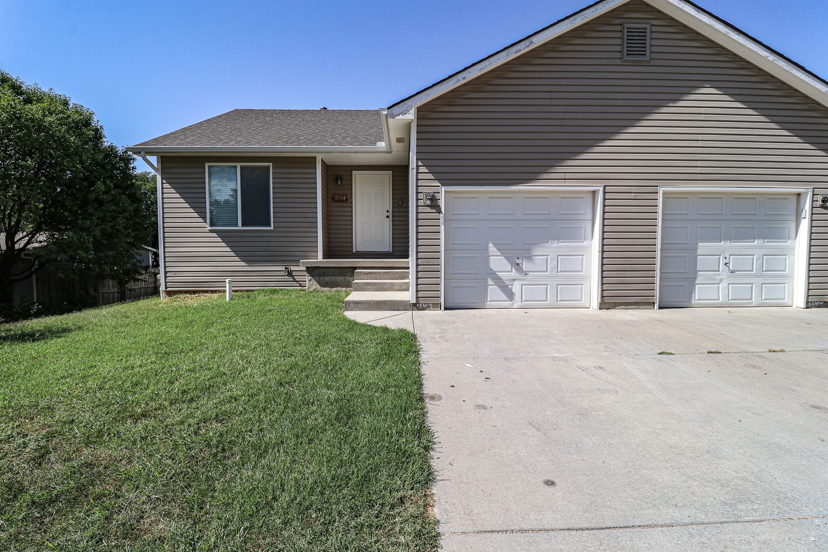 Andover House: 1104 West Clyde Street