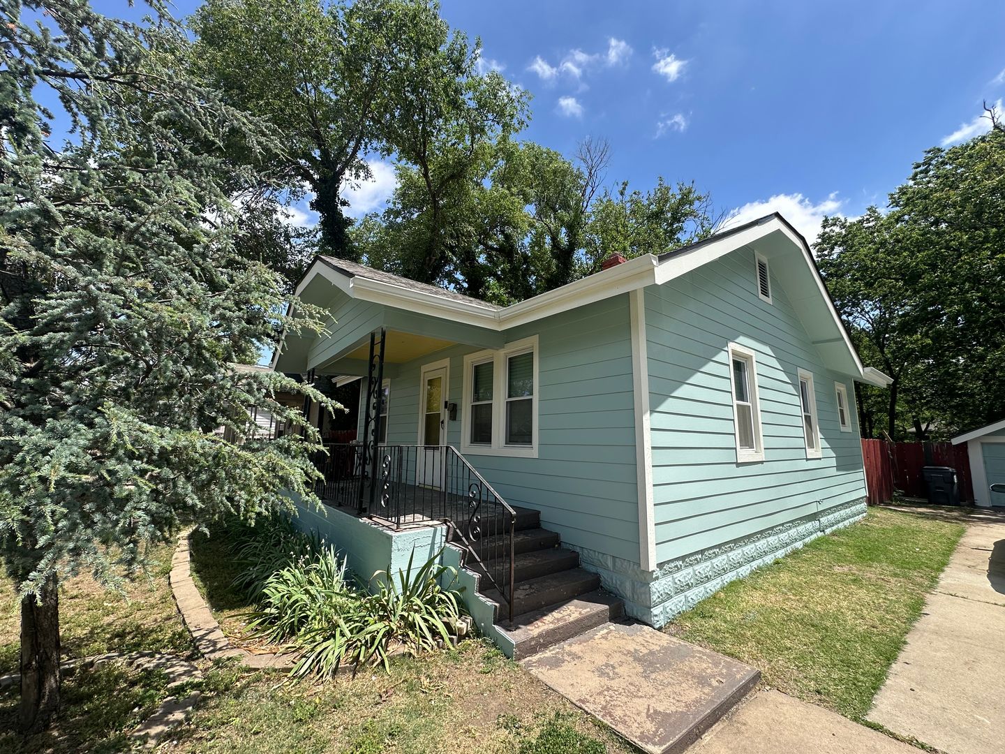 Wichita House: 120 S St Clair St