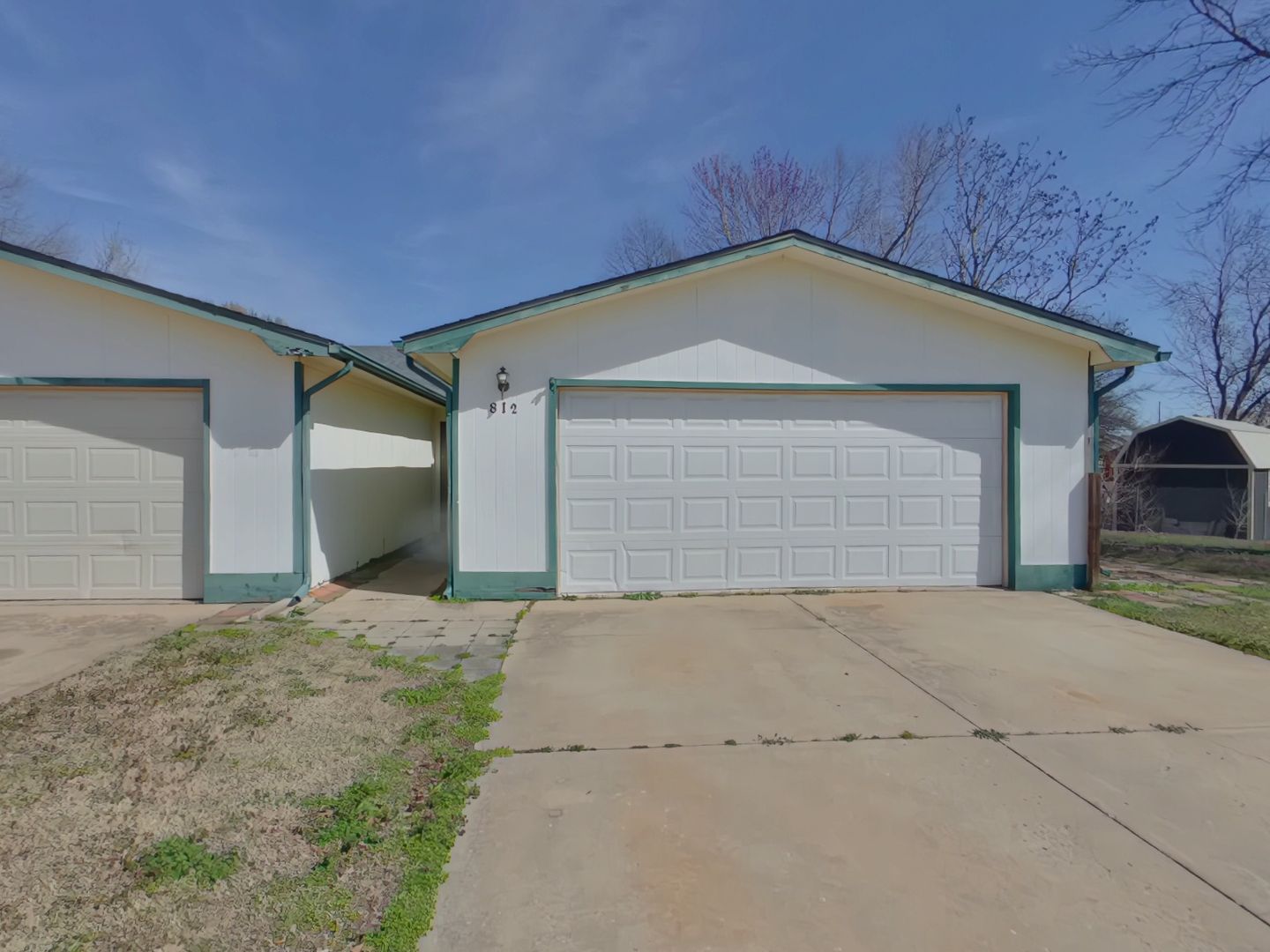 Derby Apartment: 812 N Sumac Rd