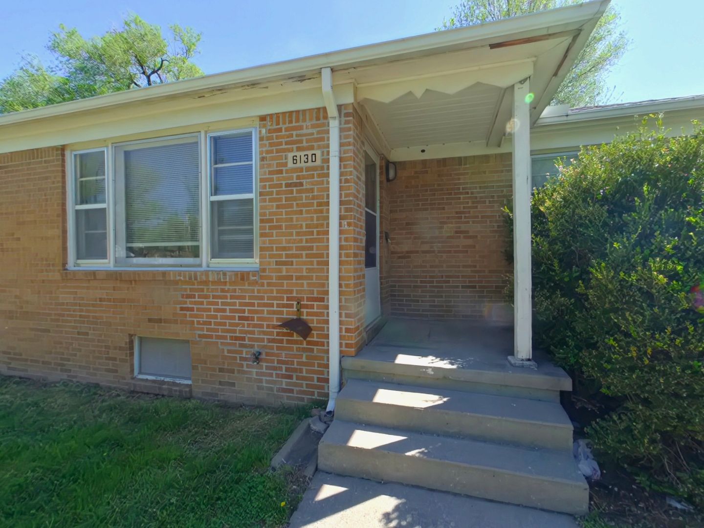 Wichita Apartment: 6130 E Harry St