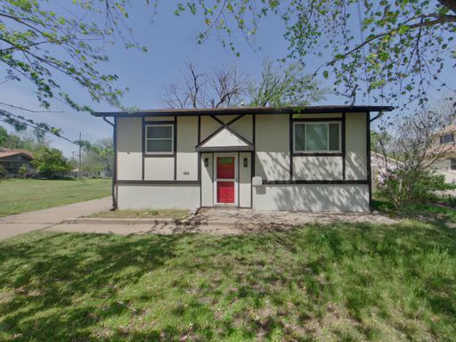 Remodeled 5BR Home on a Half-Acre Lot - Pet Friendly – photo 1