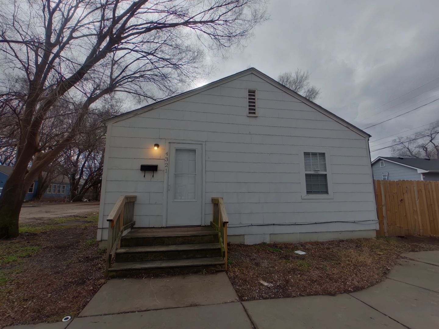 Wichita House: 4321 E Bayley St