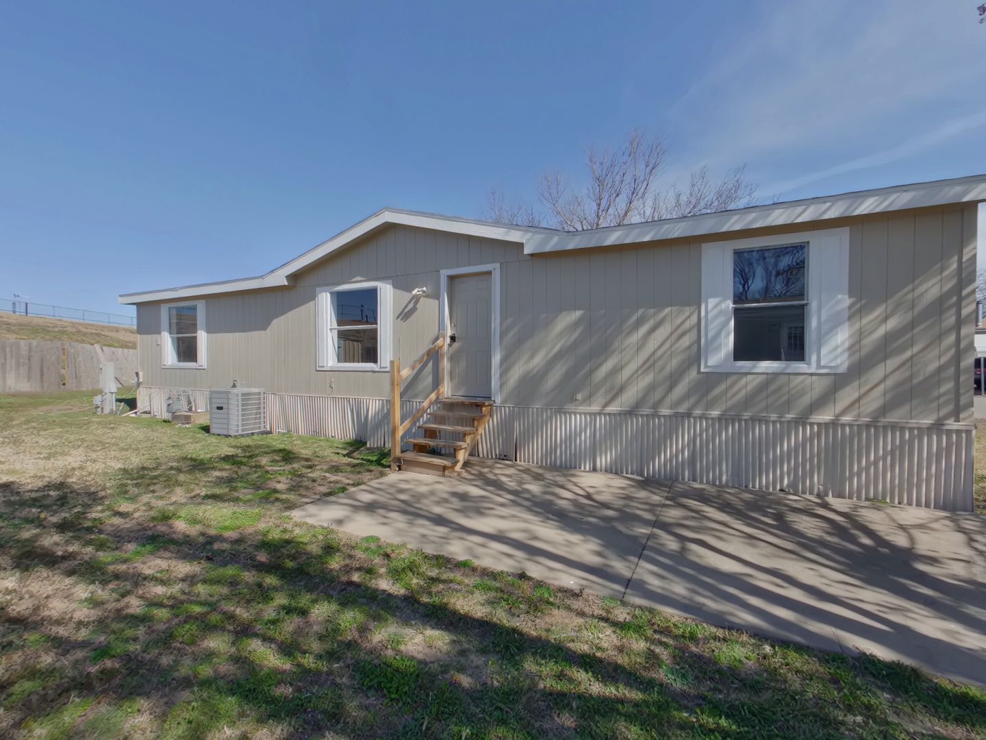 Wichita House: 2320 E MacArthur Rd Lot A37