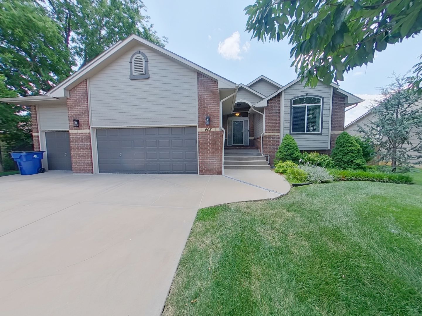 Andover House: 503 W Douglas Ave