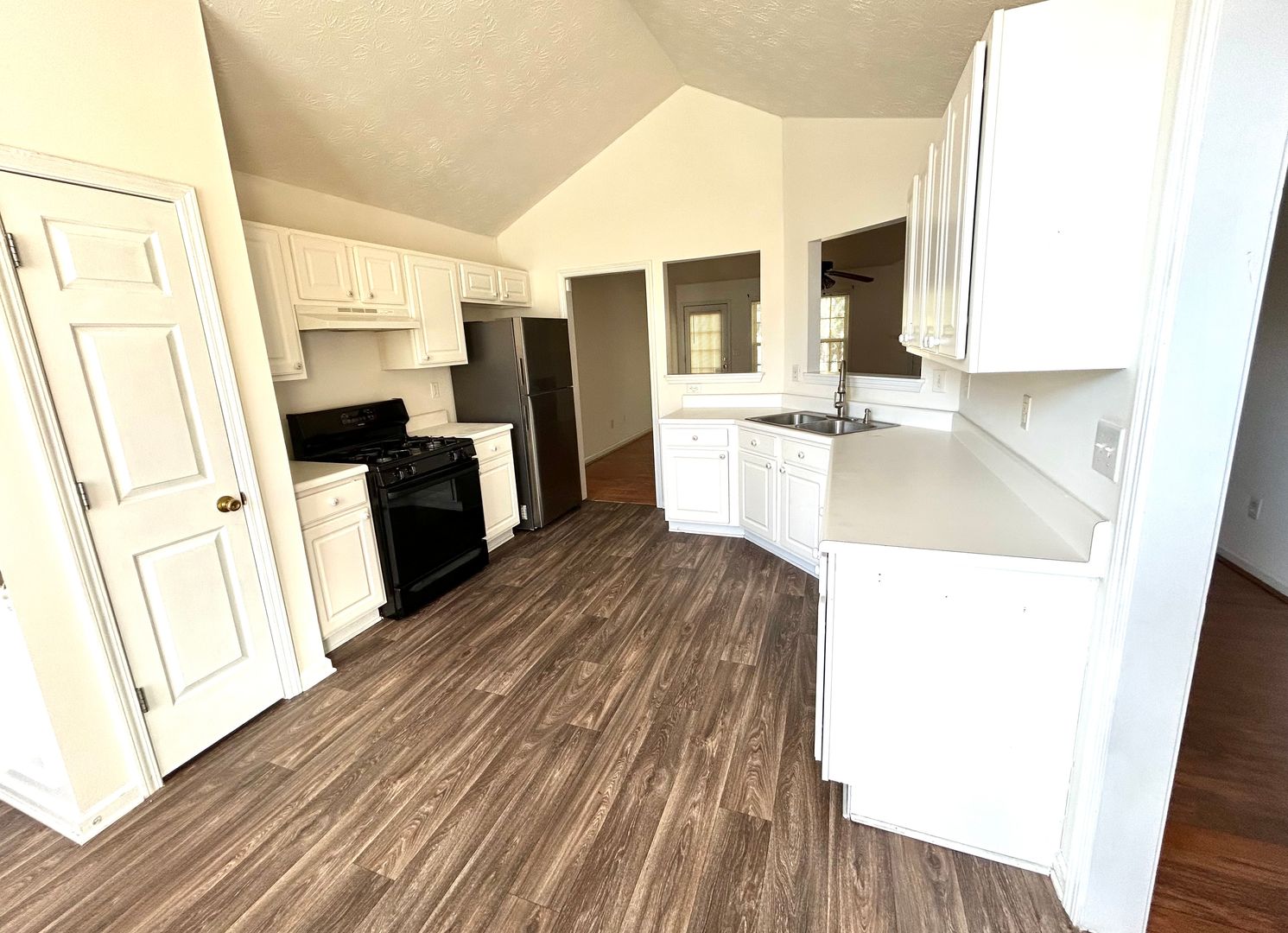 1142 Wicker Oak Dr., Lawrenceville, GA 30043