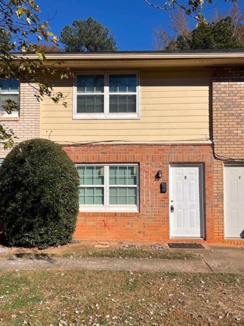 Athens Apartment: 100 Chalfont Dr