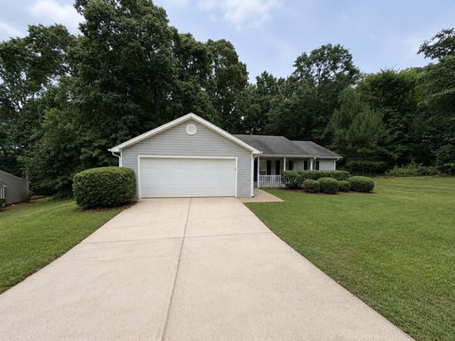 211 Ravenwood Ct.
