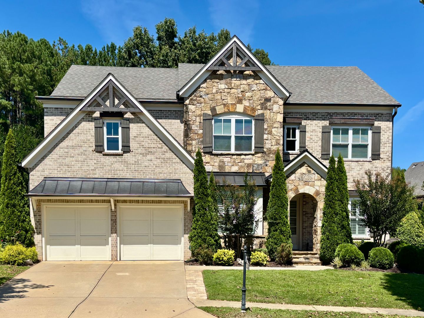 Alpharetta House: 829 Adler Court