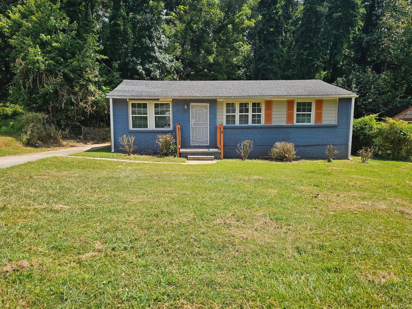 Atlanta House: 382 Cologne Dr SE