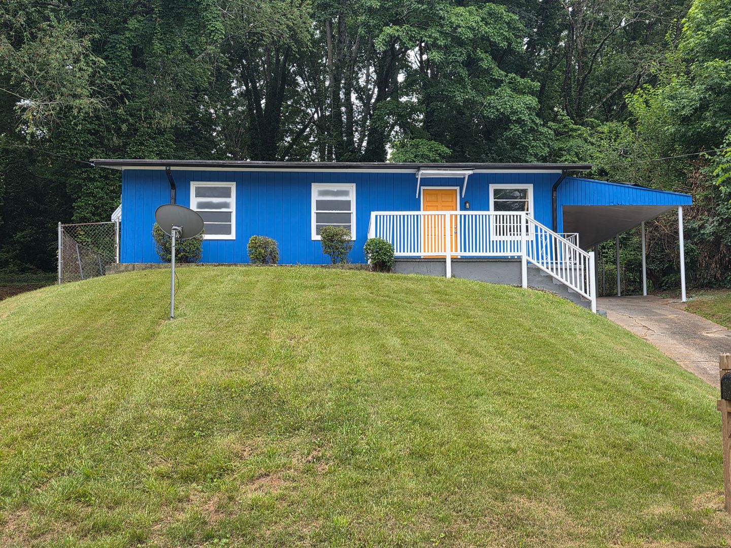 Atlanta House: 310 Lincoln St SW