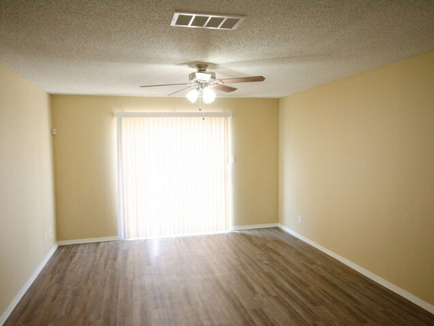 Texarkana Apartment: 1400 E. 35th St.