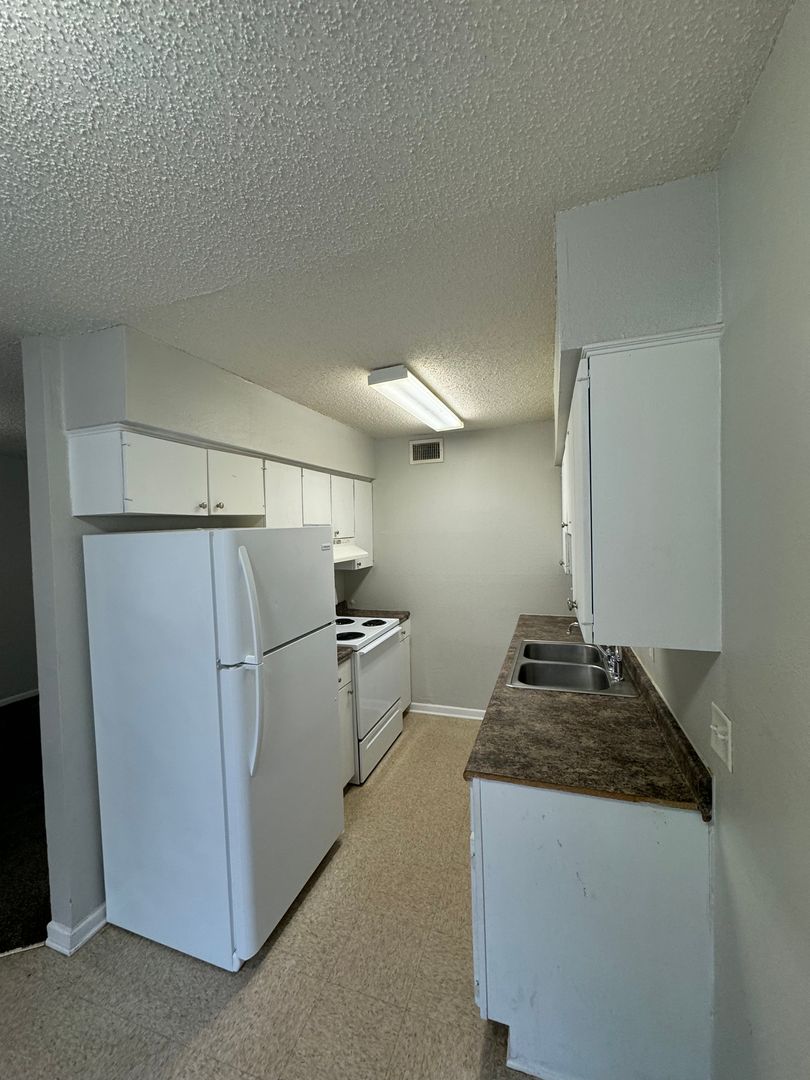 Texarkana Apartment: 2420 Linden Avenue