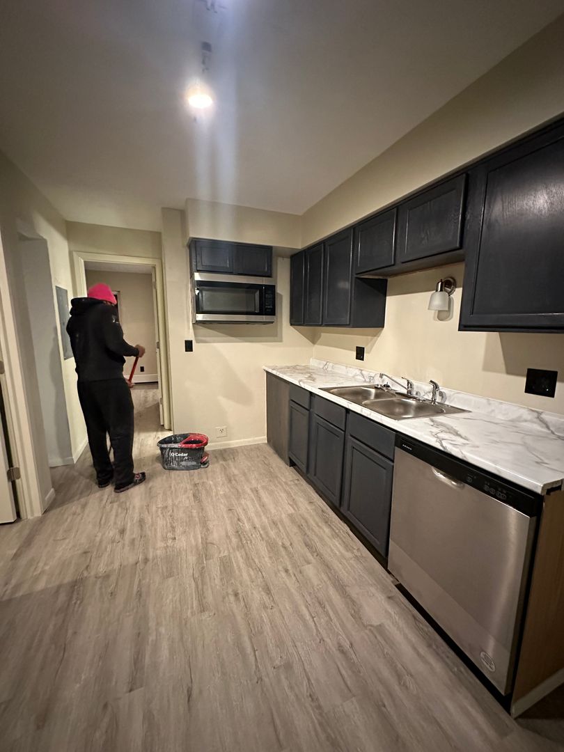 Lansing Apartment: 821, 829, 837, 901, 905 E. Shiawassee Street