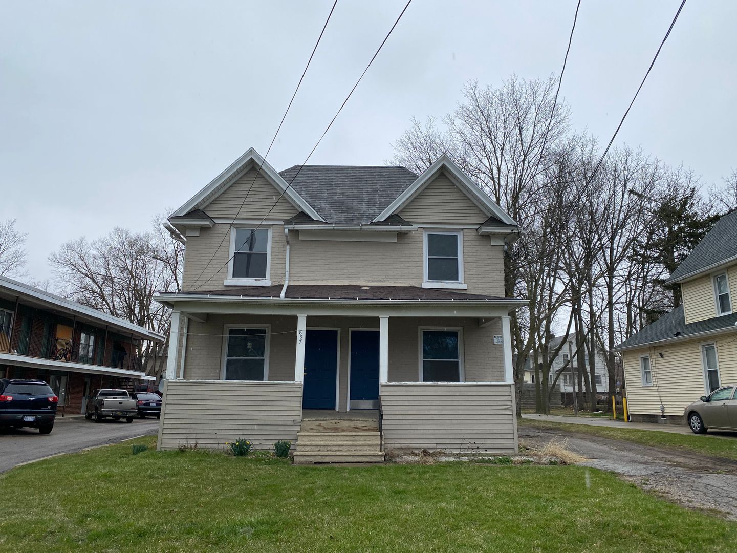 Lansing Apartment: 821, 829, 837, 901, 905 E. Shiawassee Street