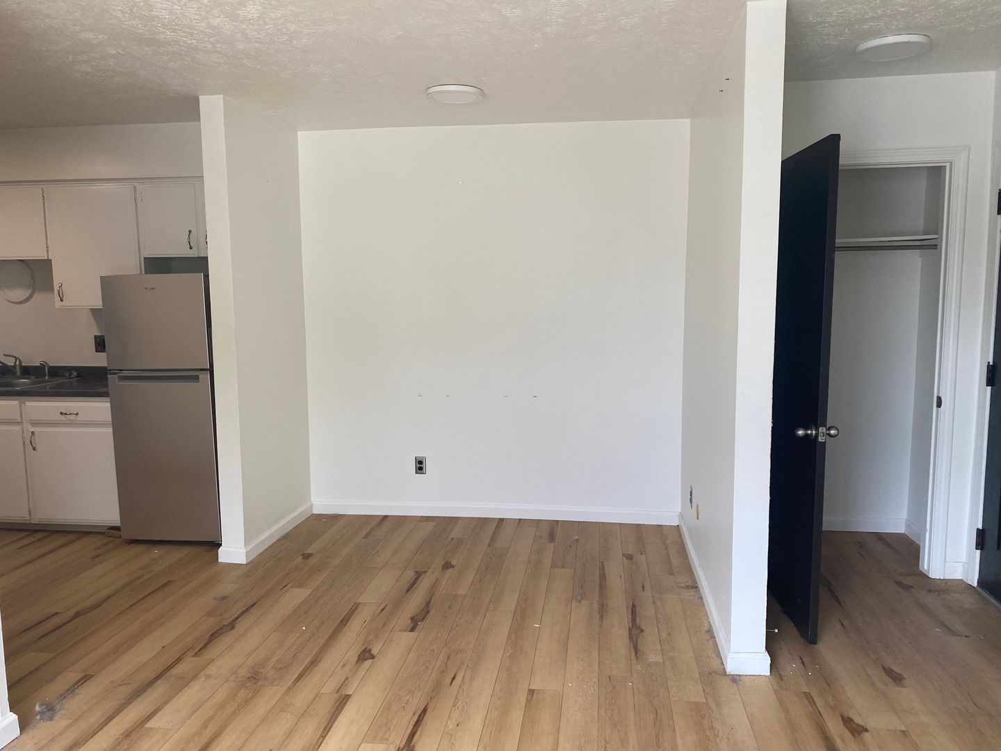 Lansing Apartment: 821, 829, 837, 901, 905 E. Shiawassee Street