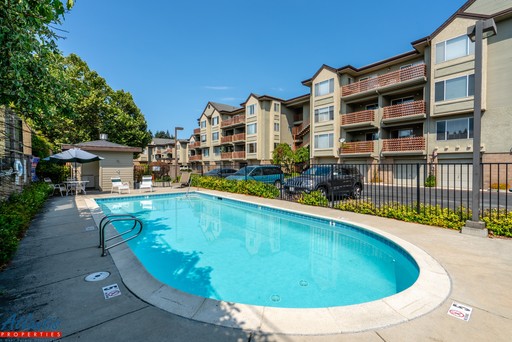Stunning Condo | Garage | W/D In Unit – photo 1