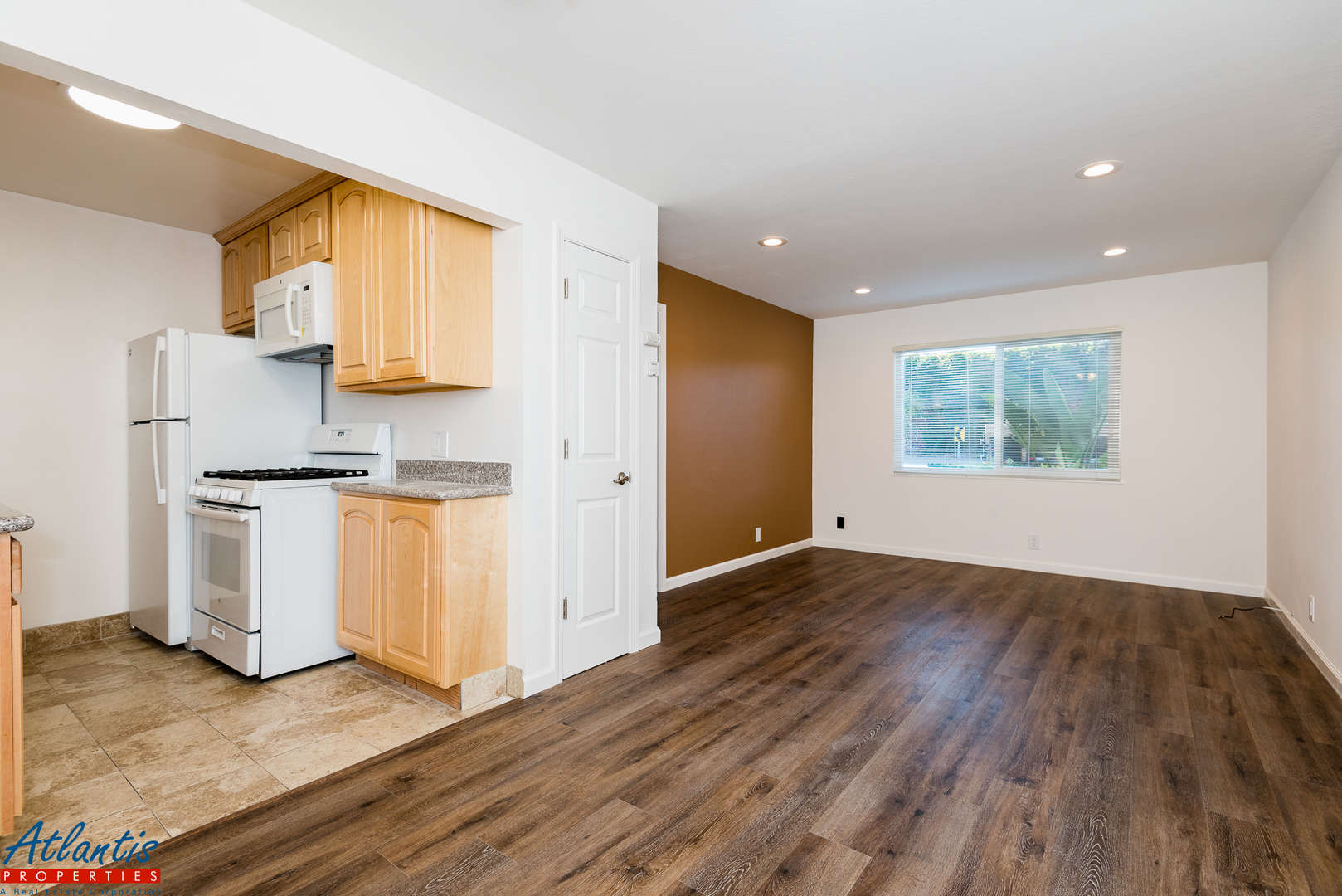 Sunnyvale Apartment: 365 W. Weddell Drive