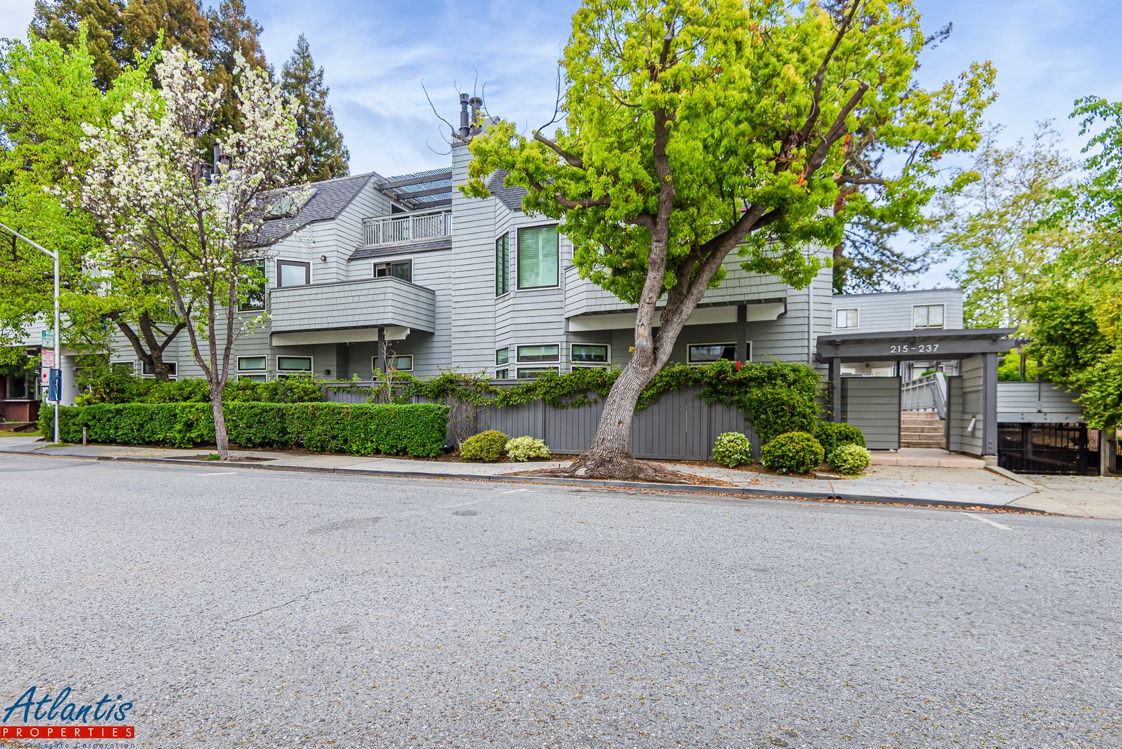 Palo Alto Condo: 225 High Street