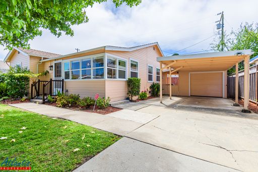 Lovely Seacliff Home | Desirable Location